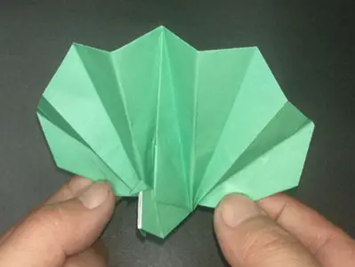 origami-peacock-Step 28