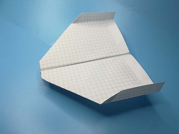 sky-king-paper-airplane